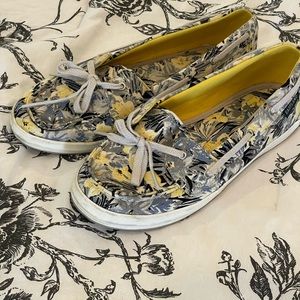 Eastland 8 “Skip” Floral Slip on Sneakers